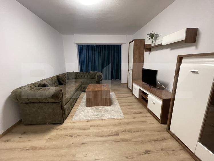 Apartament cu 3 camere decomandat, mobilat în Central