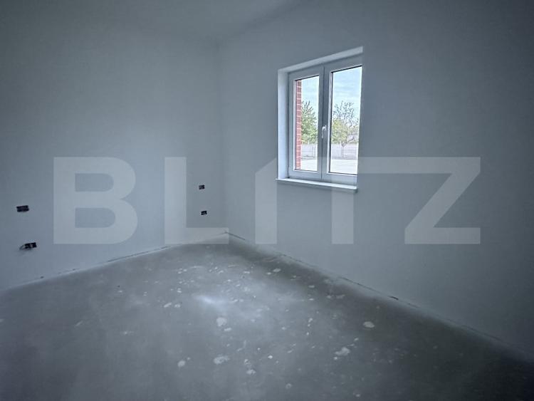 Apartament cu 3 camere decomandat în Careiului