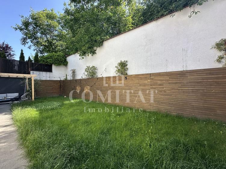 Apartament cu 3 camere semidecomandat în Gruia