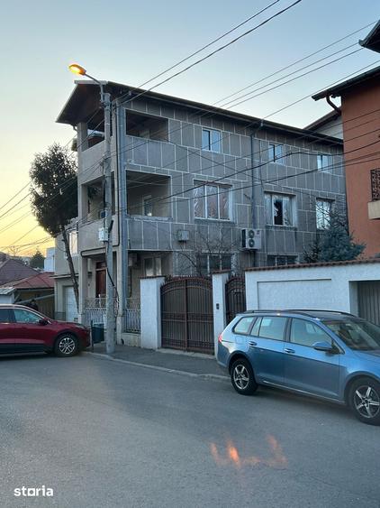 Casă cu 5 camere cu Teren 186 Mp în Colentina