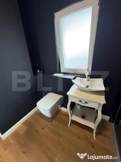 Apartament cu 3 camere semidecomandat în Central