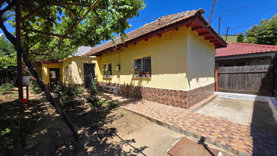 Casă individuală cu 5 camere cu Canalizare în Coiciu