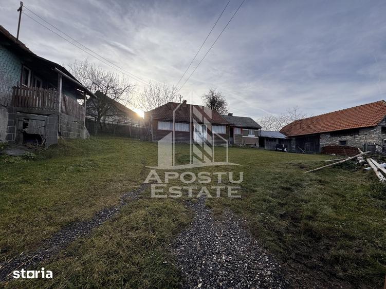 Casă cu 4 camere cu Teren 2231 Mp în Cerbăl
