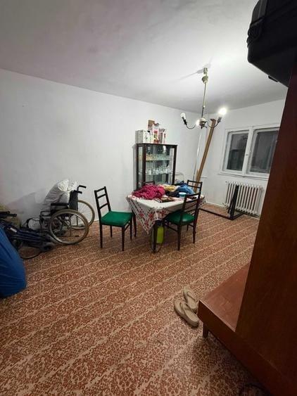 Apartament cu 3 camere decomandat, mobilat în Ozana