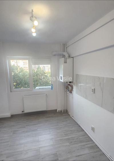 Apartament cu 3 camere, renovat integral, de vânzare în Lujerului