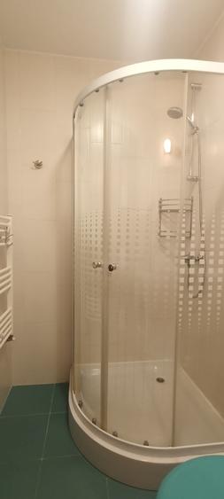 Apartament cu 3 camere semidecomandat în Florești