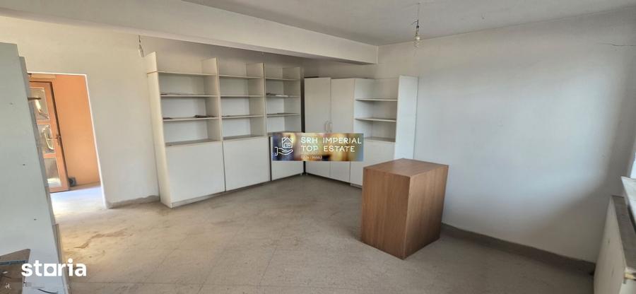 Casă cu 10 camere cu Teren 400 Mp în Palas