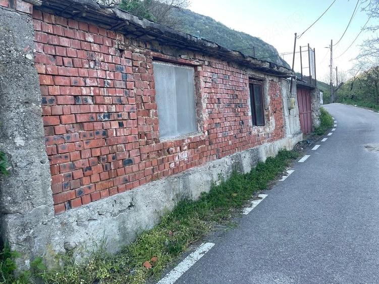 Casă cu Teren 900 Mp în Mehadia