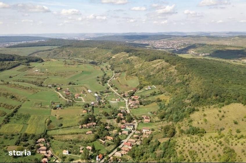 Casă cu 4 camere cu Teren 1300 Mp în Corunca