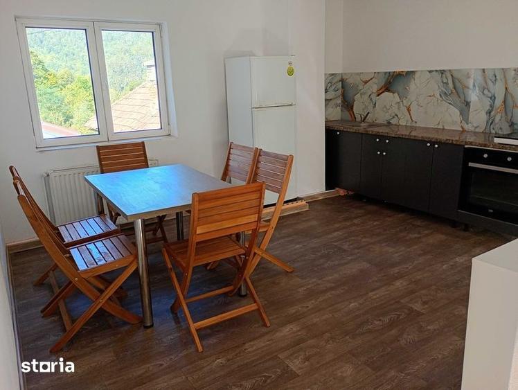 Casă cu 4 camere cu Teren 120 Mp în Schei