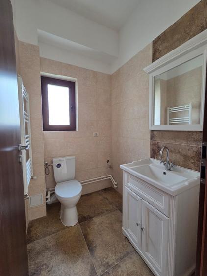 Casă individuală cu 4 camere cu Canalizare în Sud-Vest
