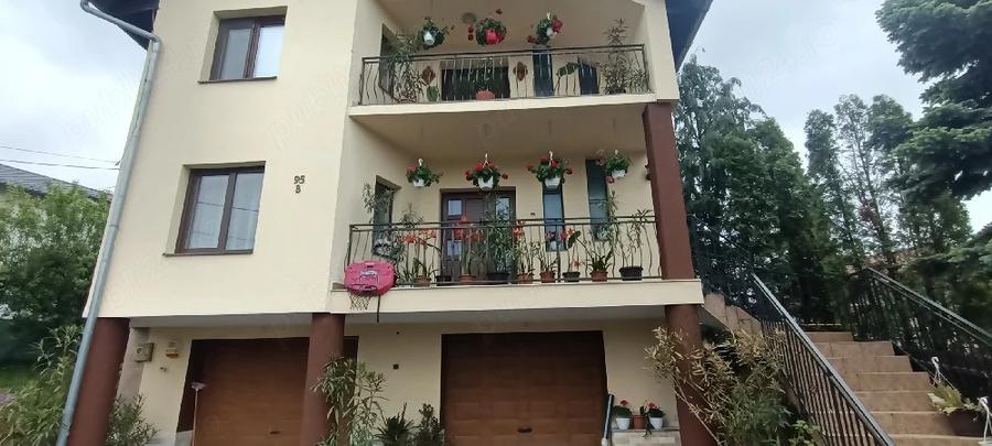 Casă cu 6 camere cu Teren 10 Mp în Central