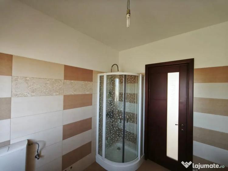 Casă cu 5 camere cu Teren 1792 Mp în Mitocu Dragomirnei