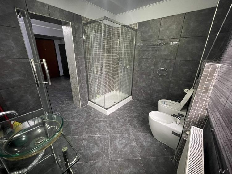 Apartament cu 3 camere decomandat în Crișan