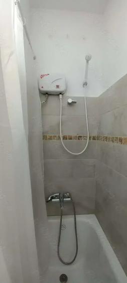 Apartament cu 2 camere semidecomandat în P-ța Victoriei