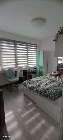 Apartament cu 3 camere semidecomandat, mobilat în 1 Mai