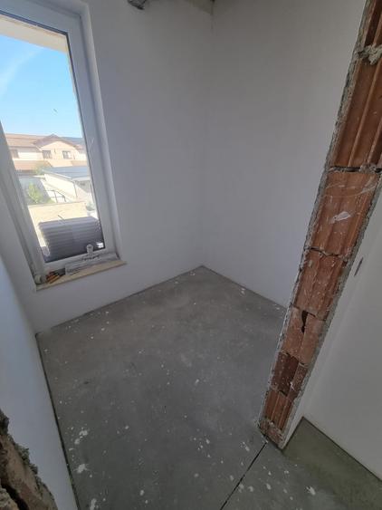 Casă individuală cu 6 camere cu Teren 350 Mp în Cetate