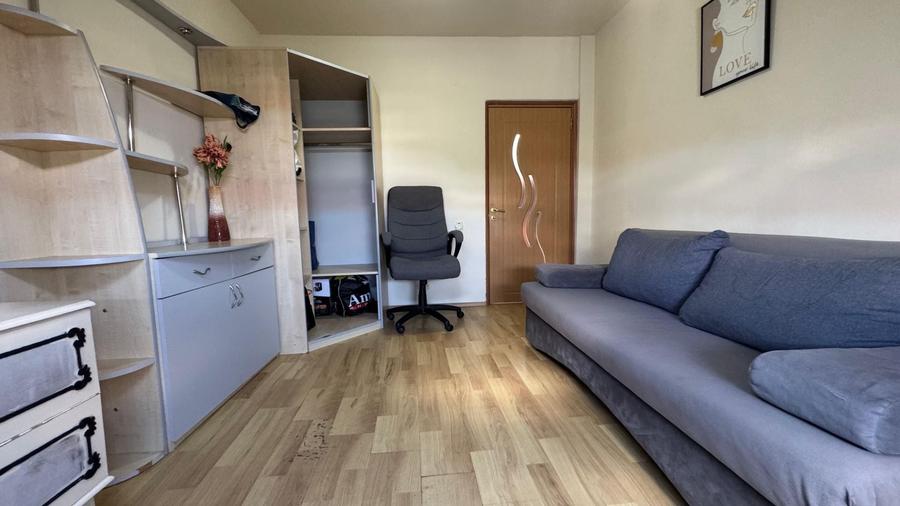 Apartament cu 3 camere, mobilat în Lipovei