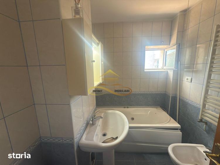 Apartament cu 3 camere decomandat, mobilat în Republicii