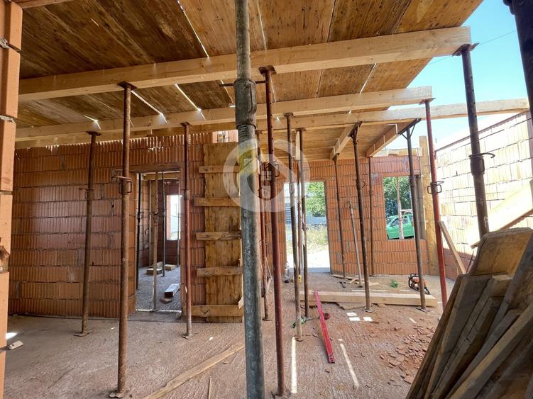 Casă individuală cu 5 camere cu Canalizare în Exterior Est