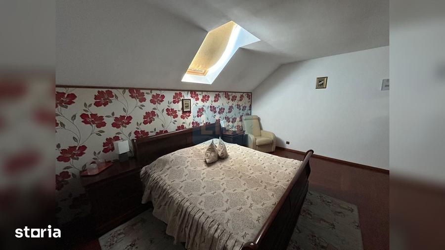Casă cu 8 camere cu Teren 448 Mp în Central