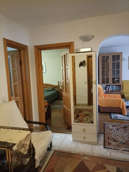 Apartament cu 3 camere decomandat în Est