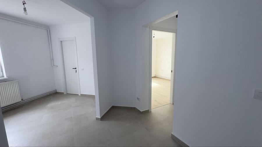 Apartament cu 2 camere decomandat în Tractorul