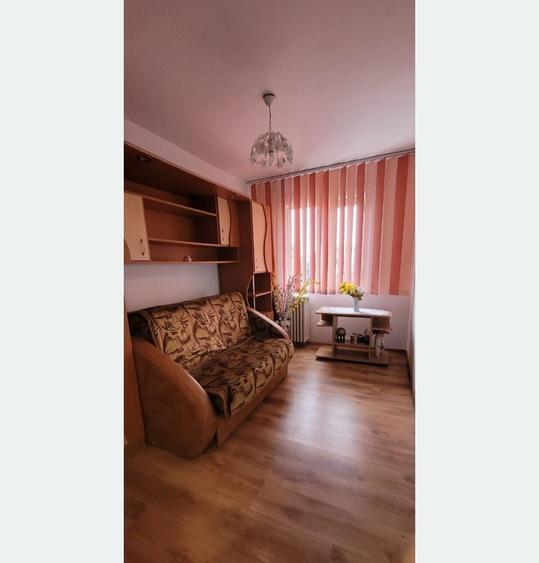 Apartament cu 3 camere semidecomandat în Exterior Vest