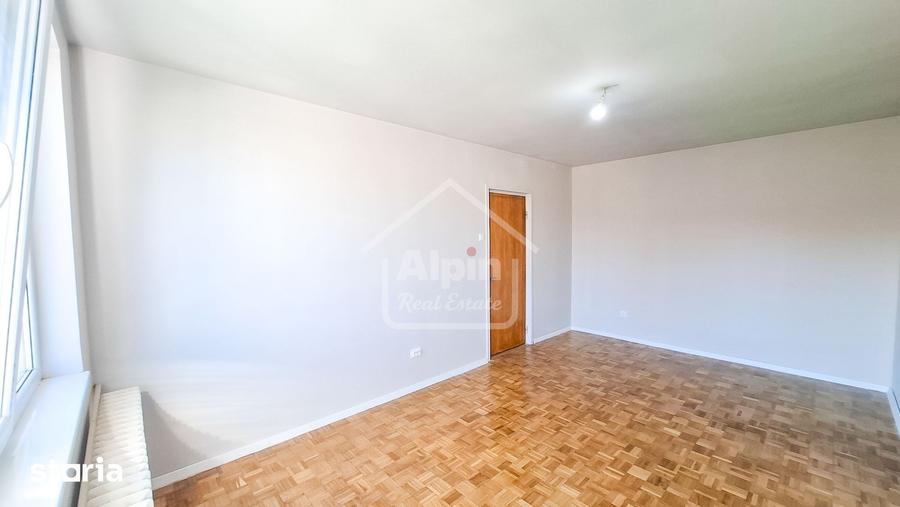 Apartament cu 2 camere semidecomandat în Centrul Civic