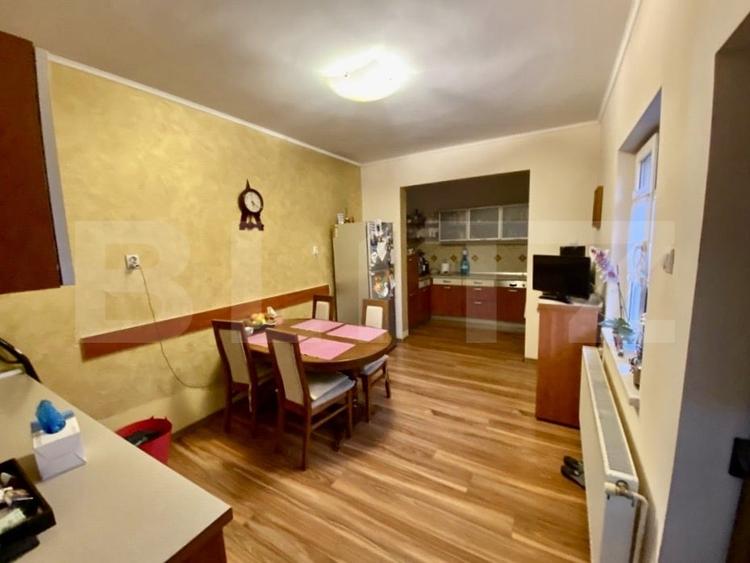 Casă individuală cu 5 camere cu Canalizare în Lipovei