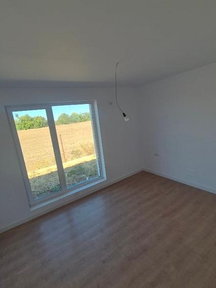 Casă individuală cu 4 camere cu Teren 350 Mp în Tunari