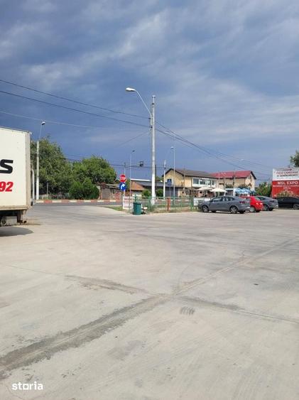 Spațiu comercial, de 1,000 mp, în Central