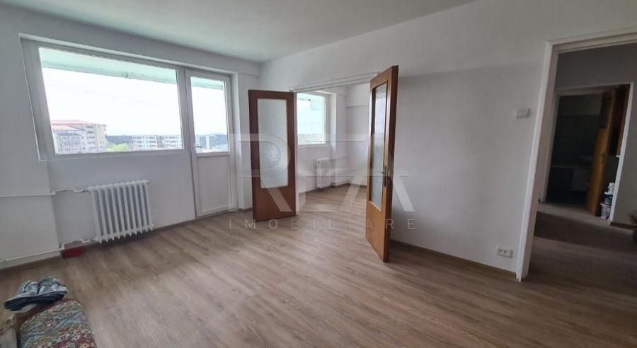 Apartament cu 3 camere decomandat în Drumul Taberei