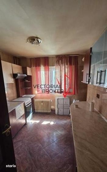 Apartament cu 4 camere decomandat în Mihai Bravu
