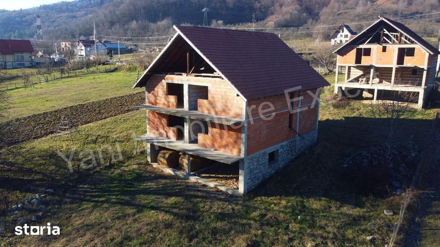 Casă cu Teren 795 Mp în Corbeni