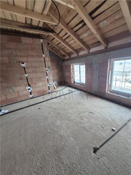 Duplex cu 4 camere cu Canalizare în Moșnița Nouă