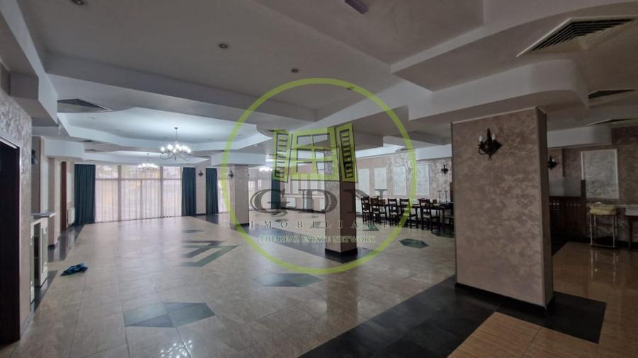 Spațiu comercial, de 800 mp, în Rovine