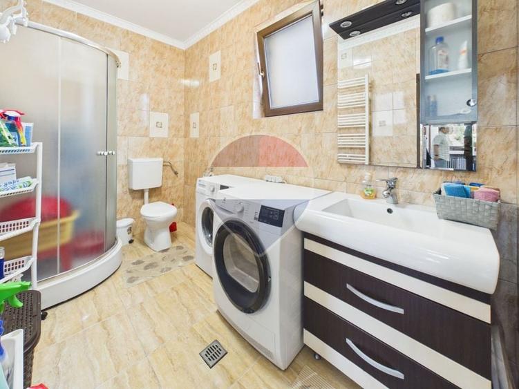 Casă individuală cu 4 camere cu Teren 619 Mp în Central