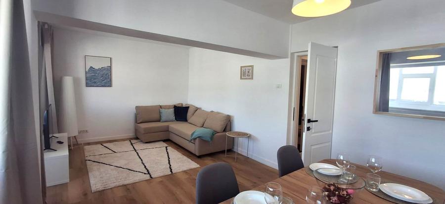 Apartament cu 3 camere decomandat în Titulescu