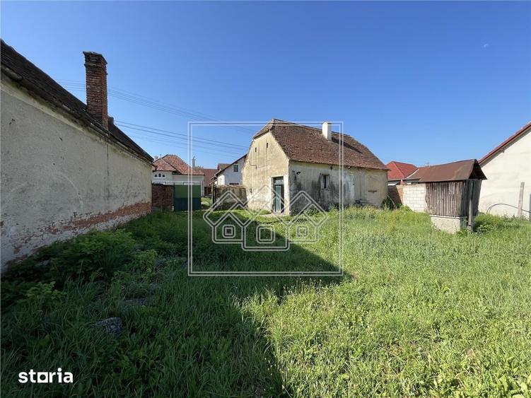 Casă cu 2 camere cu Teren 2162 Mp în Central