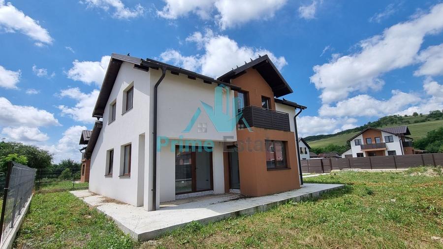 Casă individuală cu 4 camere cu Canalizare în Jucu