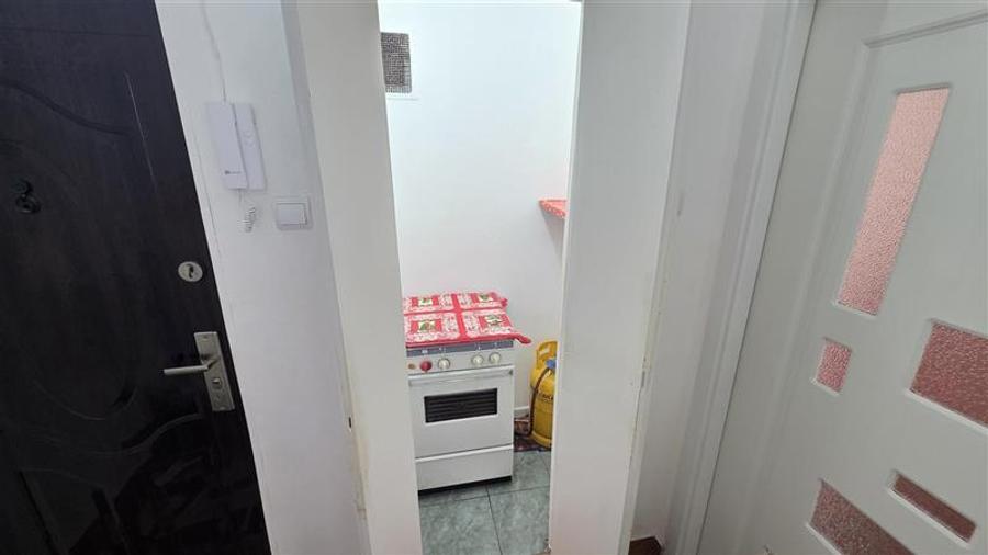 Apartament cu 2 camere semidecomandat, mobilat în Central