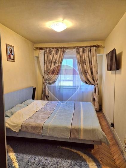 Apartament cu 4 camere decomandat, mobilat în Central