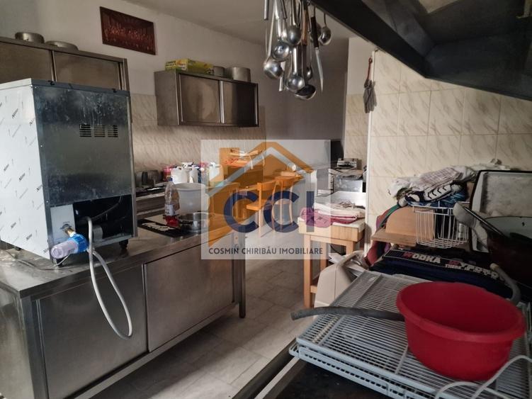 Casă individuală cu 8 camere cu Canalizare în Măgura