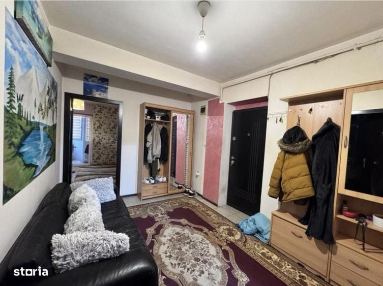 Apartament cu 4 camere semidecomandat în Florești