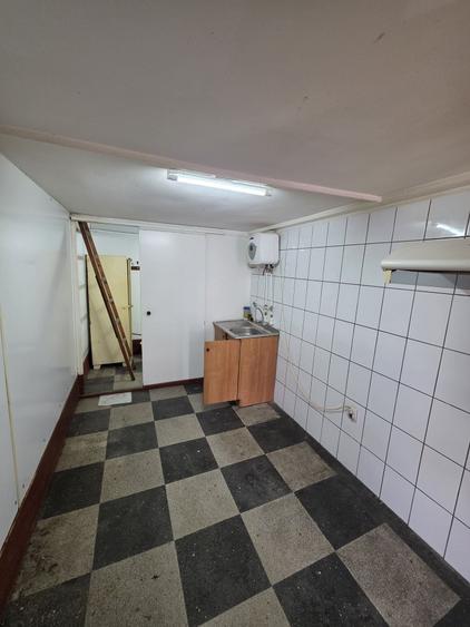 Spațiu comercial, de 30 mp, în Petros