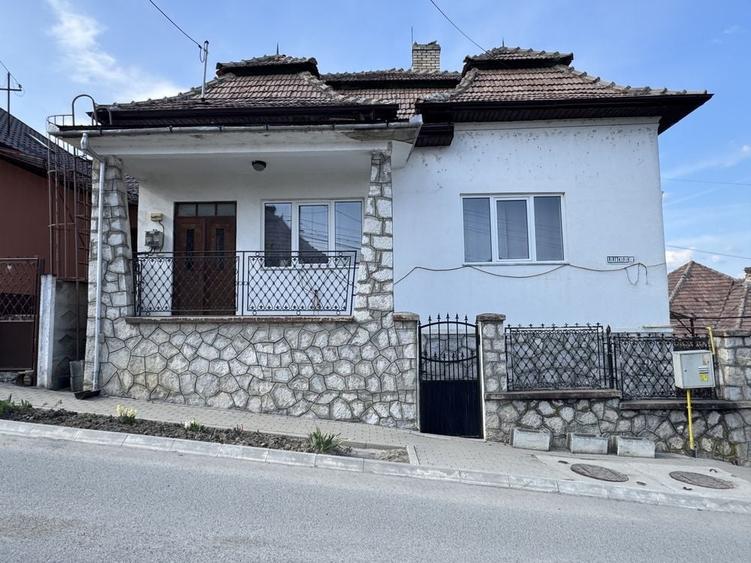 Casă cu 4 camere în Central