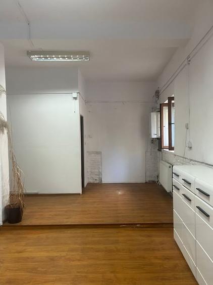 Birou, de 36 mp, în Central