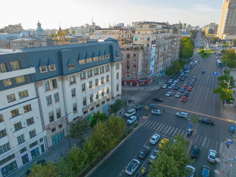 Birou, de 300 mp, în P-ța Universității