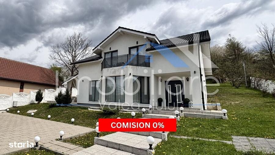 Casă cu 4 camere cu Teren 1200 Mp în Central
